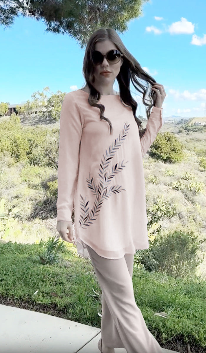 Woman outside wearing sunglasses with Baraka tunic in Blush Pink with khaki pants. 