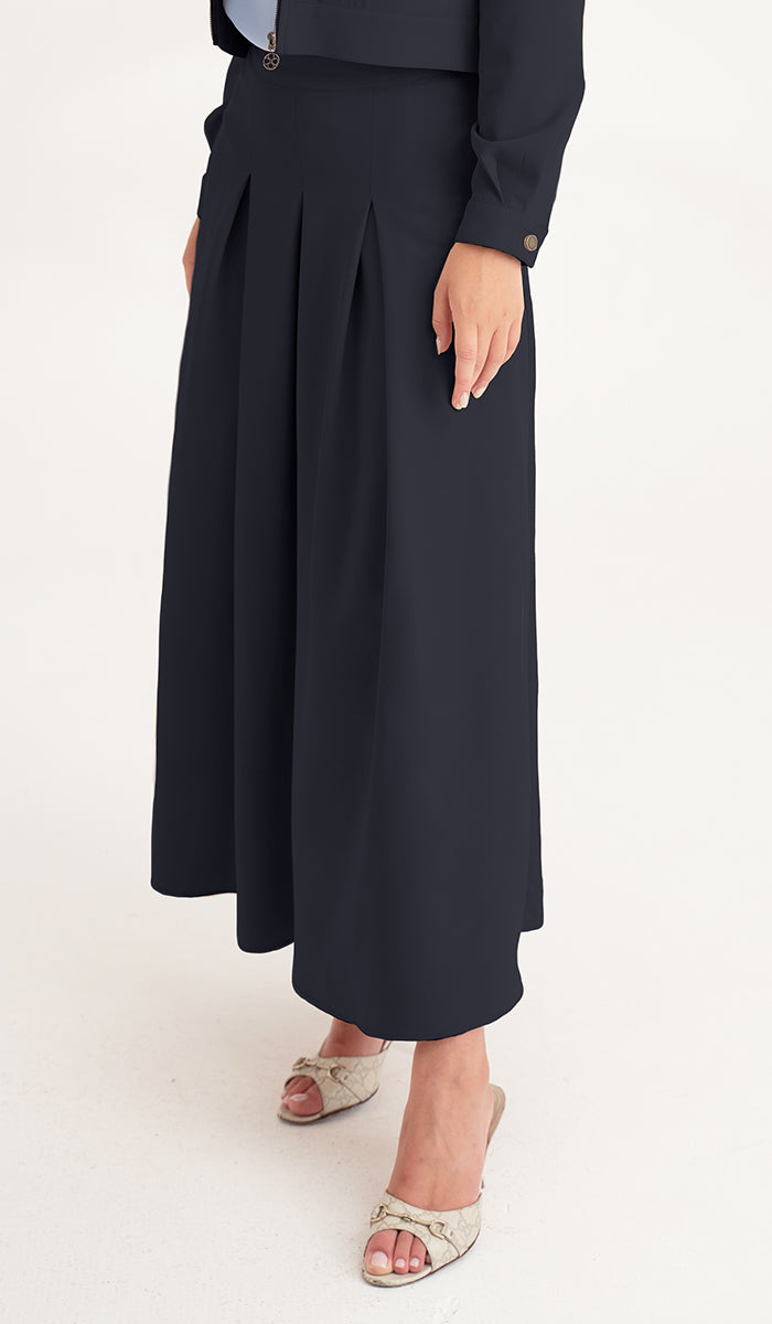 Side view of woman wearing black Mia skirt. 