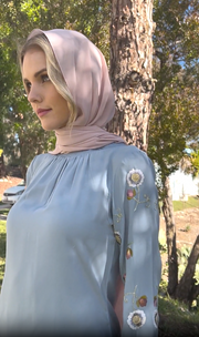 Tunique formelle longue et modeste brodée Iman - Bleu poudre