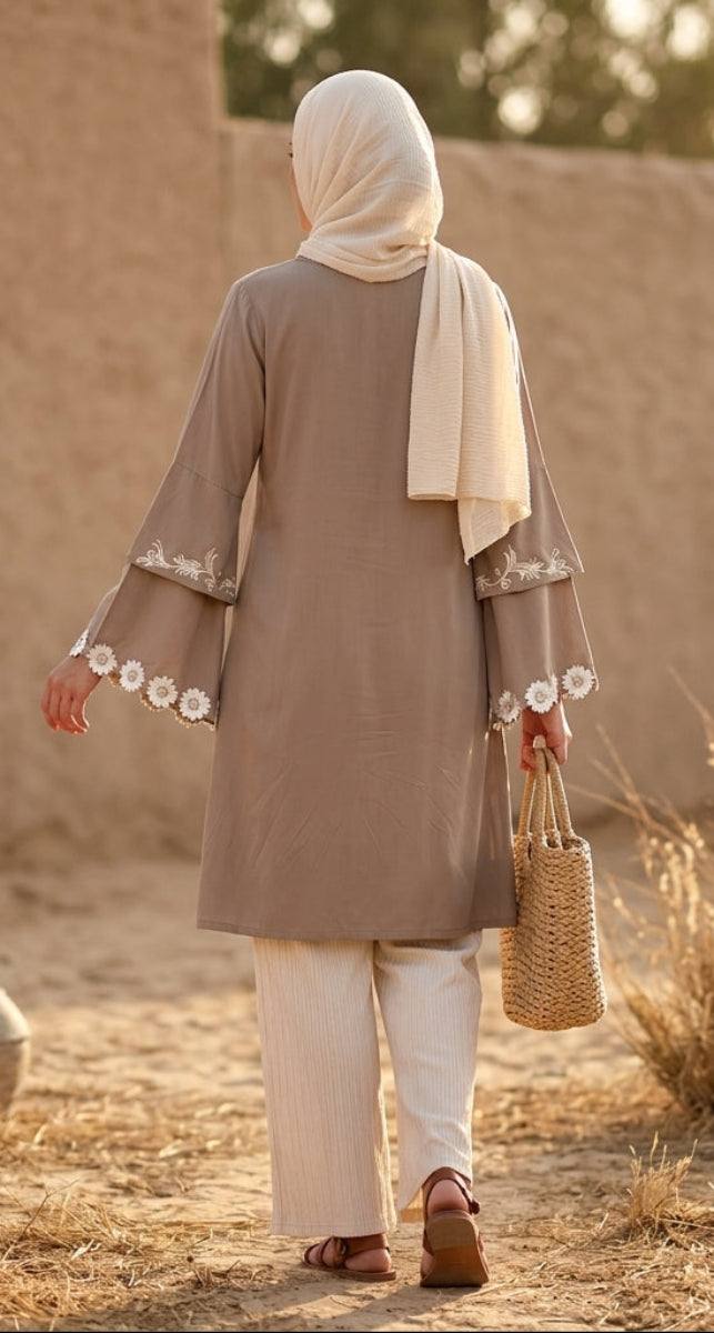 Tunique longue et modeste de tous les jours Parisa Mostly Cotton - Charbon - PRÉCOMMANDE (expédiée dans 2 semaines)