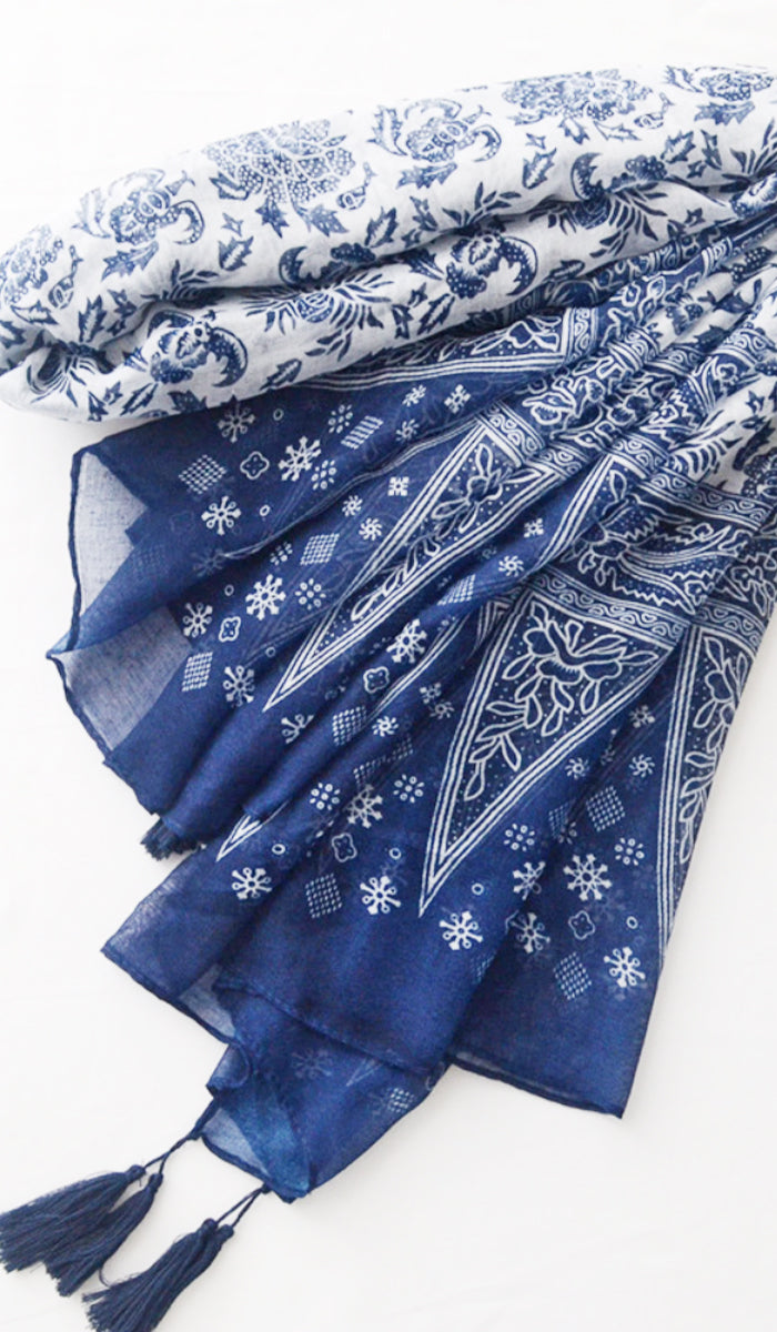 Details of cotton hijab scarf if Navy Blue/White. 