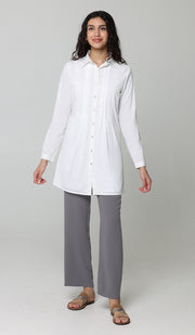Robe tunique boutonnée plissée Hanane principalement en coton - Blanc cassé - PRÉCOMMANDE (expédiée dans 2 semaines) 
