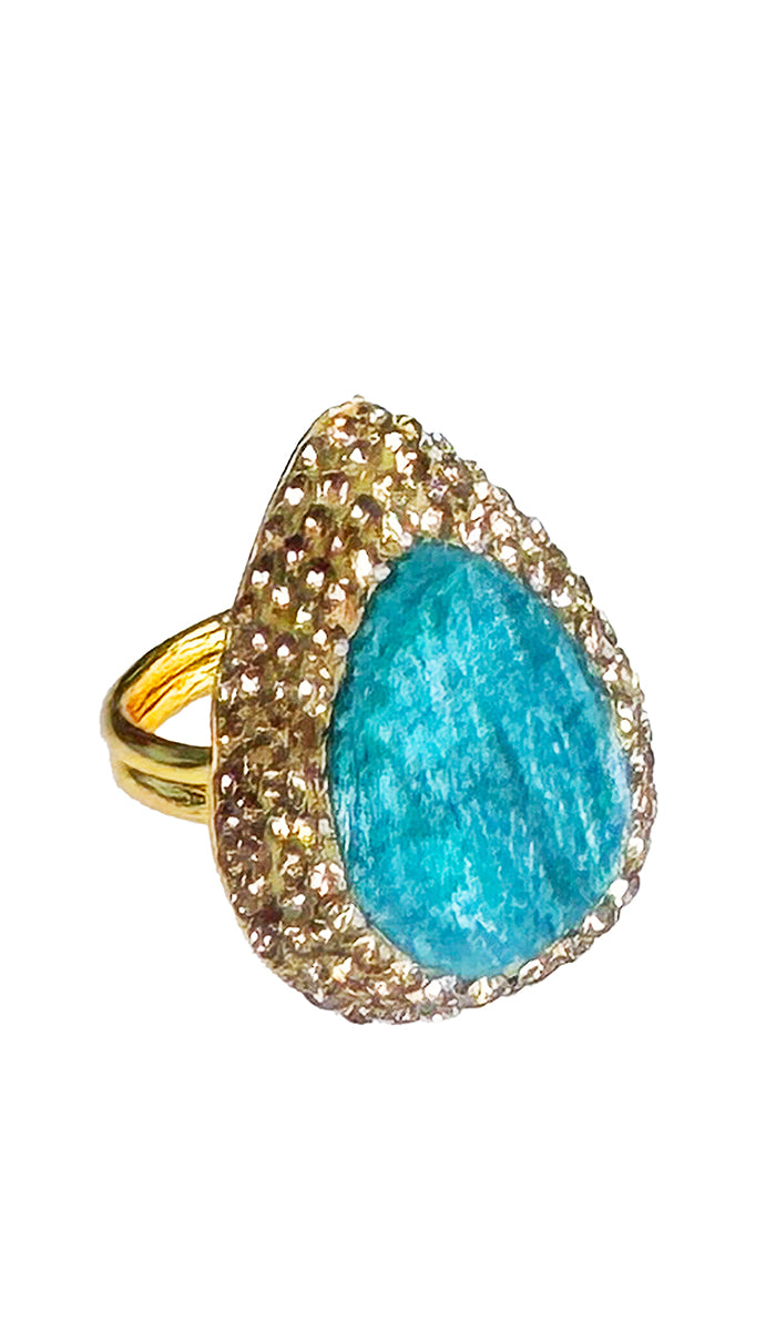 side view of tear dropped emerald ring.