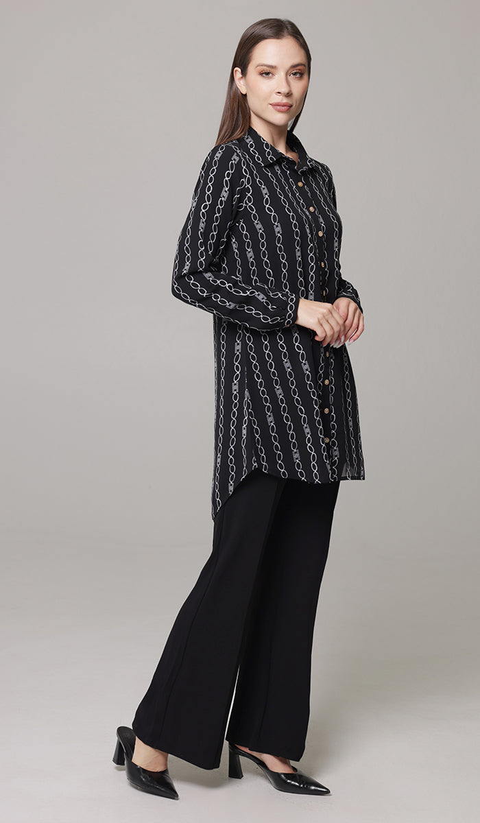 Woman wearing modest tunic in Black/White with black pants and heels. 