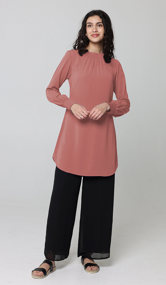Tunique modeste longue smockée Mishal Essential - Rose corail - PRÉCOMMANDE (expédiée dans 2 semaines)