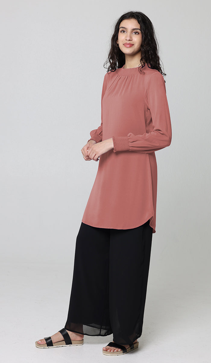 Tunique modeste longue smockée Mishal Essential - Rose corail - PRÉCOMMANDE (expédiée dans 2 semaines)