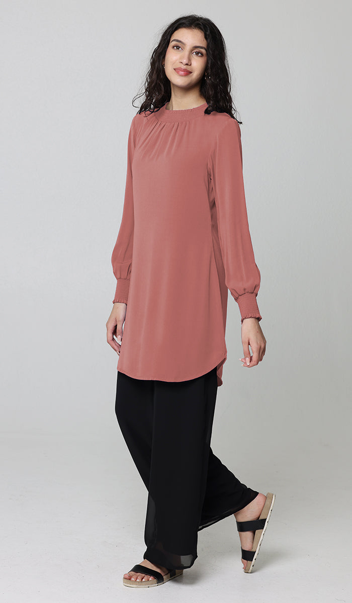 Tunique modeste longue smockée Mishal Essential - Rose corail - PRÉCOMMANDE (expédiée dans 2 semaines)