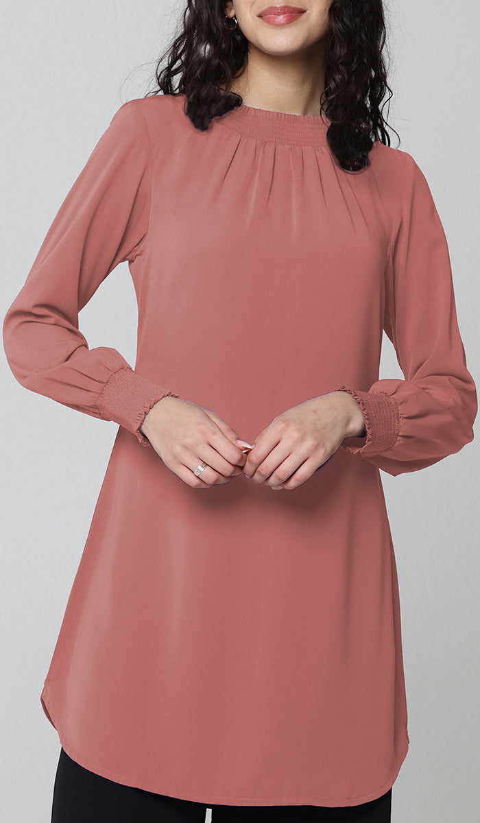 Tunique modeste longue smockée Mishal Essential - Rose corail - PRÉCOMMANDE (expédiée dans 2 semaines)