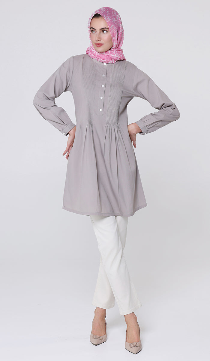 Robe tunique boutonnée plissée principalement en coton Hurin - Blanc cassé - PRÉCOMMANDE (expédiée dans 2 semaines)