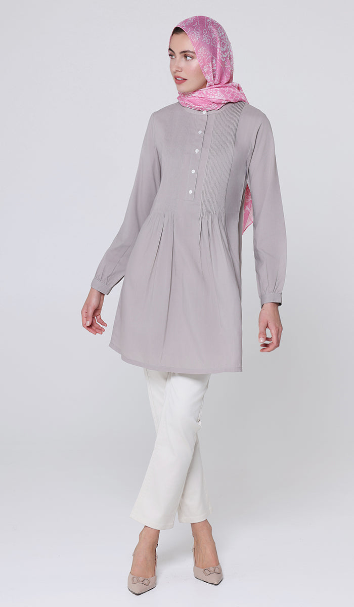 Robe tunique boutonnée plissée principalement en coton Hurin - Blanc cassé - PRÉCOMMANDE (expédiée dans 2 semaines)