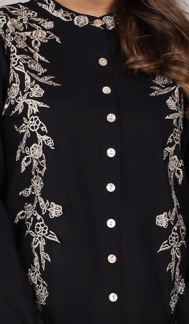Chemise boutonnée modeste brodée principalement en coton Alvina - Noir 