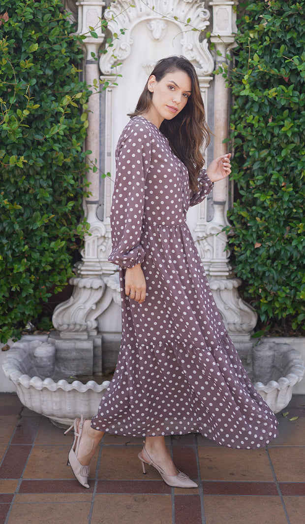 Armine - Robe longue modeste imprimée à plusieurs niveaux - Moka