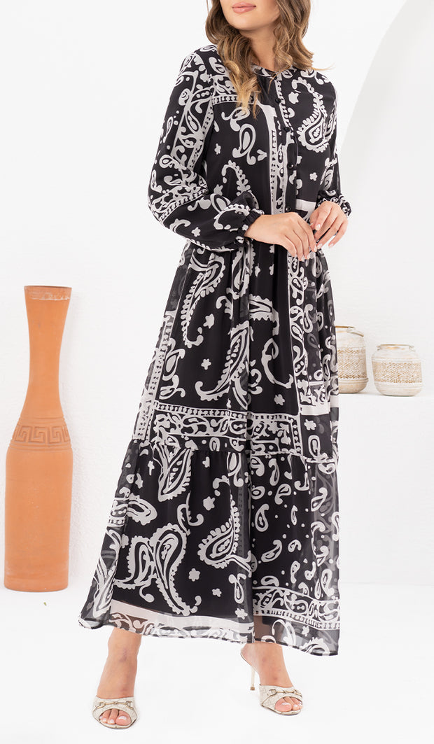 Armine - Robe longue modeste imprimée à plusieurs niveaux - Noir et blanc