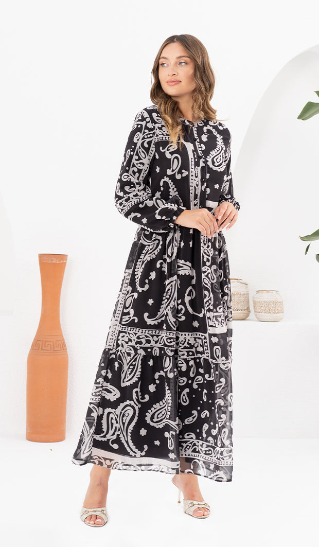 Armine - Robe longue modeste imprimée à plusieurs niveaux - Noir et blanc
