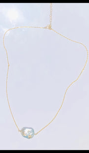 Collier croissant et étoile en argent sterling plaqué or et perles baroques blanches