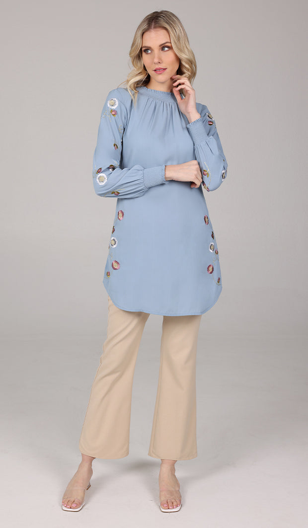 Tunique formelle longue et modeste brodée Iman - Bleu poudre