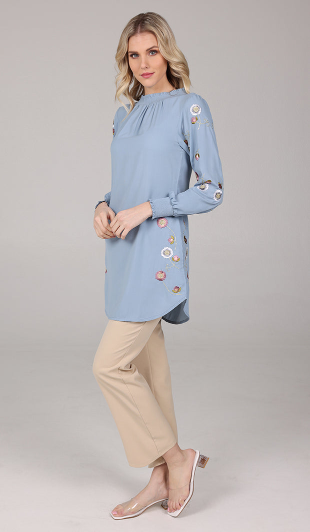 Tunique formelle longue et modeste brodée Iman - Bleu poudre